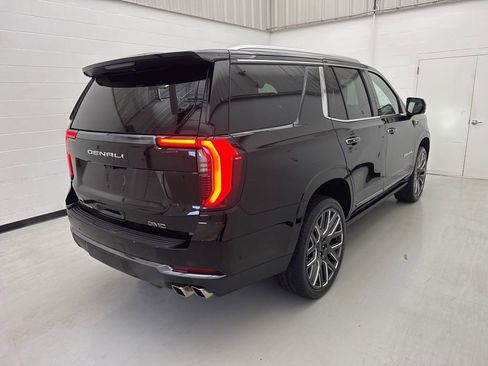 Used 2025 GMC Yukon Denali Ultimate AWD/4WD image 10