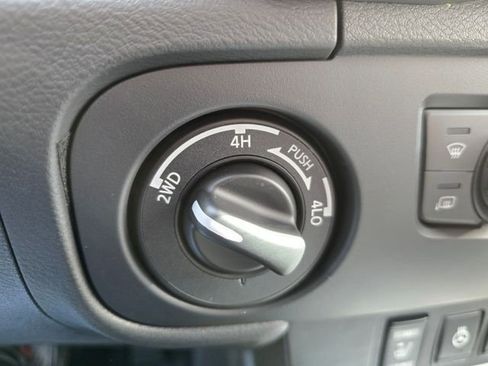 New 2026 Nissan Frontier SV w/ SV Convenience Package AWD/4WD image 25