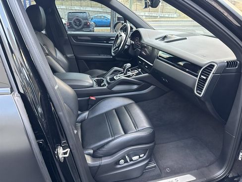 Used 2021 Porsche Cayenne S w/ Premium Package image 10