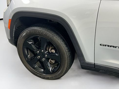 Used 2023 Jeep Grand Cherokee Altitude AWD/4WD image 30