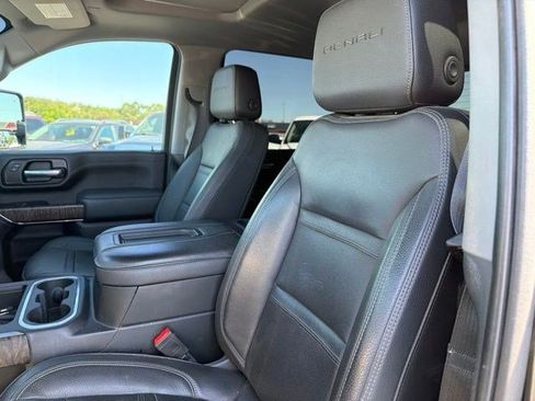 Used 2022 GMC Sierra 3500 Denali w/ Denali Black Diamond Edition AWD/4WD image 12