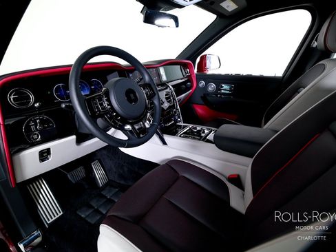 Certified 2025 Rolls-Royce Cullinan AWD/4WD image 4