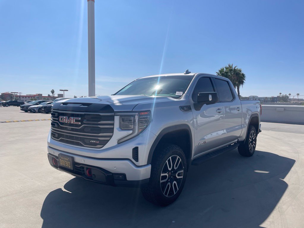 Used 2022 GMC Sierra 1500 AT4 w/ AT4 Premium Package AWD/4WD image 5