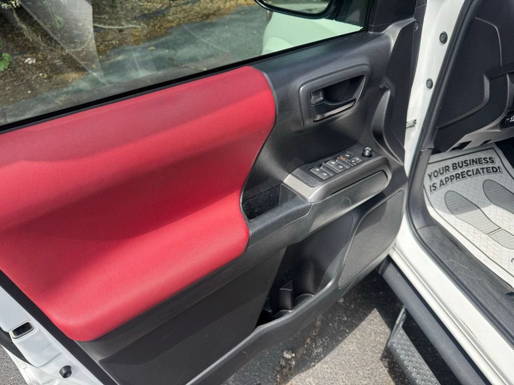 Used 2022 Toyota Tacoma SR5 w/ Technology Package RWD image 17