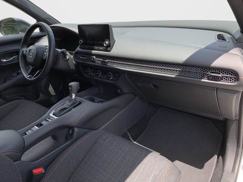 Certified 2025 Honda HR-V Sport image 39