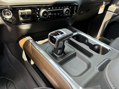New 2026 Chevrolet Silverado 1500 High Country w/ High Country Premium Package AWD/4WD image 36