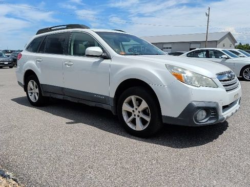 Used 2013 Subaru Outback 2.5i Limited w/ Moonroof Pkg AWD/4WD image 2