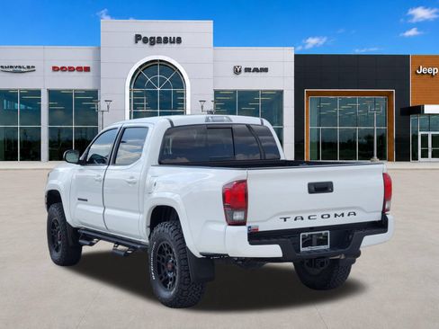 Used 2020 Toyota Tacoma SR5 w/ Technology Package AWD/4WD image 4