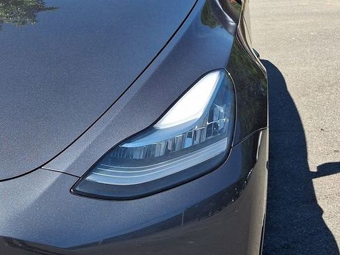 Used 2021 Tesla Model Y Long Range AWD/4WD image 11