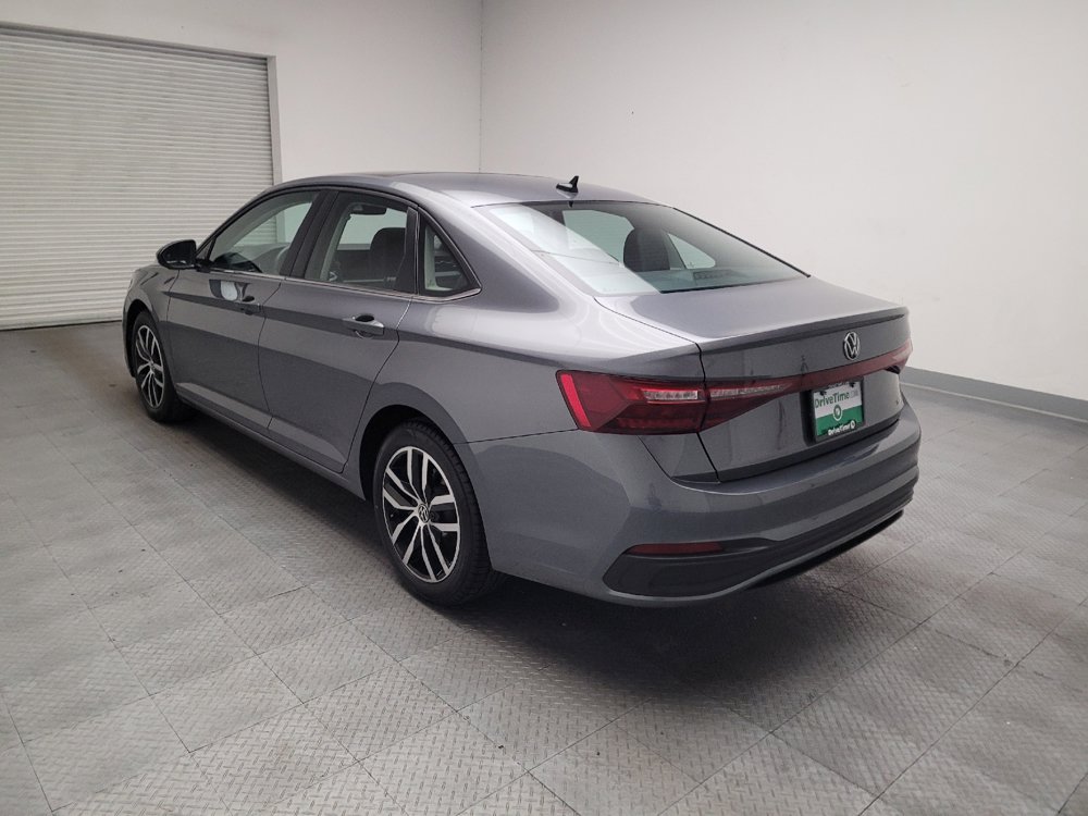 Used 2025 Volkswagen Jetta SE FWD image 5