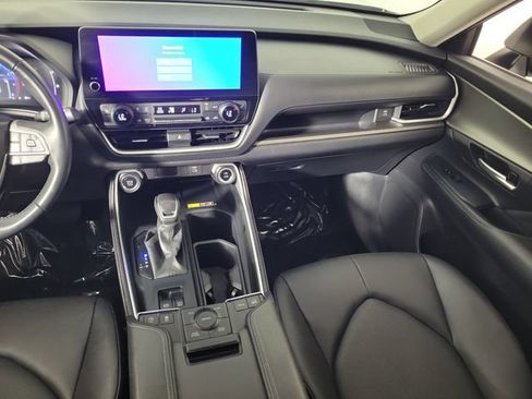 Used 2025 Toyota Grand Highlander AWD image 18