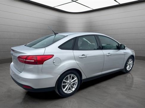 Used 2016 Ford Focus SE w/ SE Cold Weather Package image 13