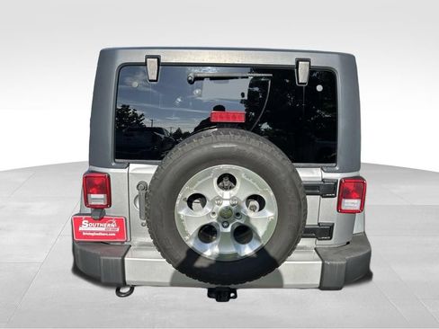 Used 2014 Jeep Wrangler Unlimited Sahara w/ Connectivity Group AWD/4WD image 7