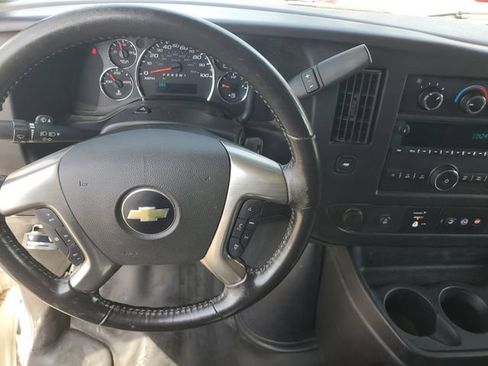 Used 2017 Chevrolet Express 2500 RWD image 10