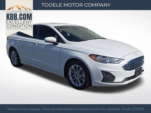 Used 2020 Ford Fusion SE image 1