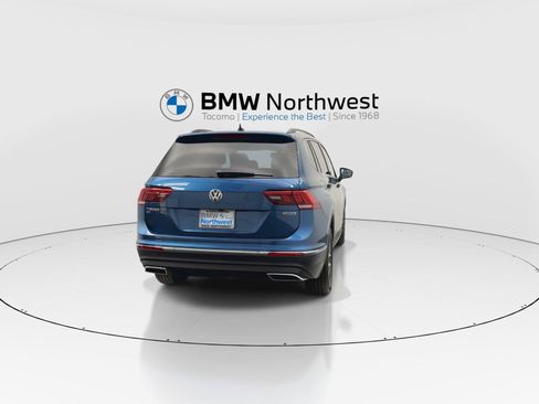 Used 2020 Volkswagen Tiguan SE w/ Panoramic Sunroof Package AWD/4WD image 2