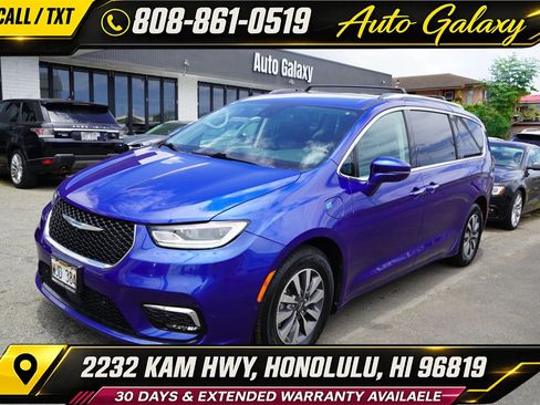 Used 2021 Chrysler Pacifica Touring-L FWD image 1