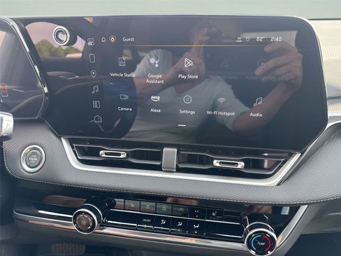 New 2025 Chevrolet Equinox LT w/ Safety and Technology Package FWD image 18