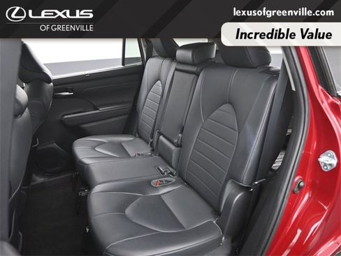Used 2021 Toyota Highlander XLE image 31