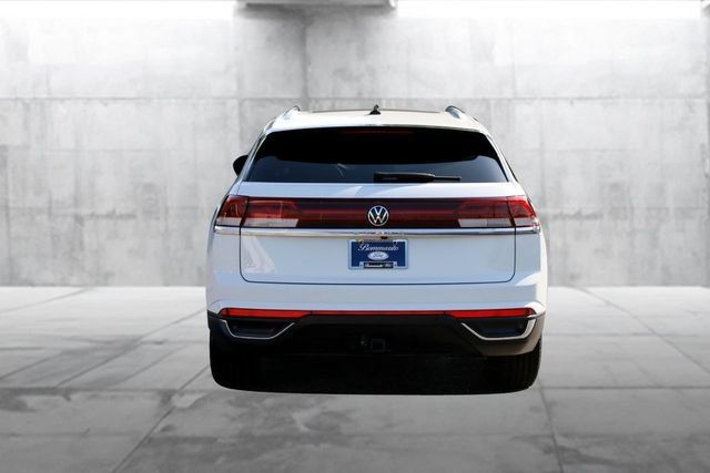 Used 2025 Volkswagen Atlas Cross Sport SE FWD image 6