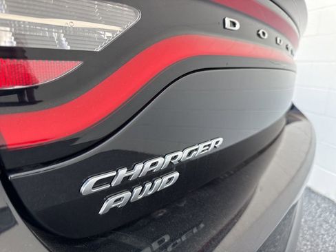 Used 2016 Dodge Charger SE w/ Power Sunroof Group image 9