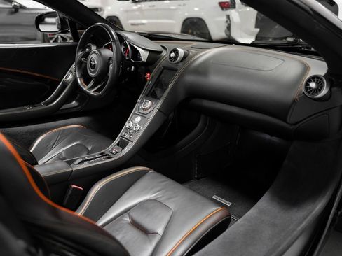Used 2015 McLaren 650S Spider image 27
