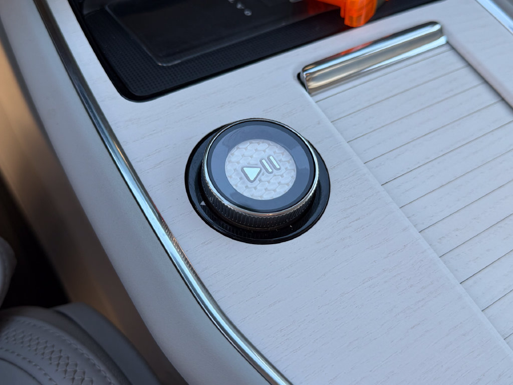 Certified 2025 Volvo EX90 Ultra AWD/4WD image 36