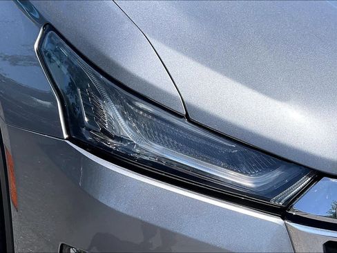 Used 2023 Chevrolet Traverse LS w/ Safety Package image 28