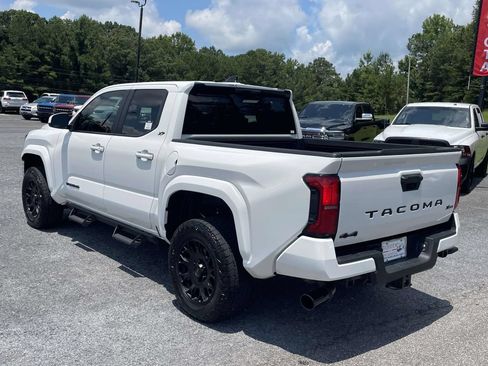 Used 2025 Toyota Tacoma SR5 AWD/4WD image 4