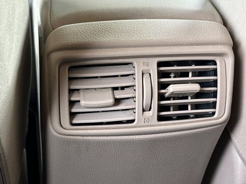 Used 2016 Nissan Rogue SV w/ SV Premium Package image 16