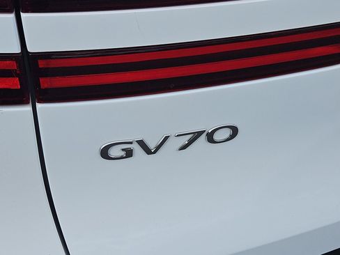Certified 2026 Genesis GV70 2.5T Select AWD/4WD image 11