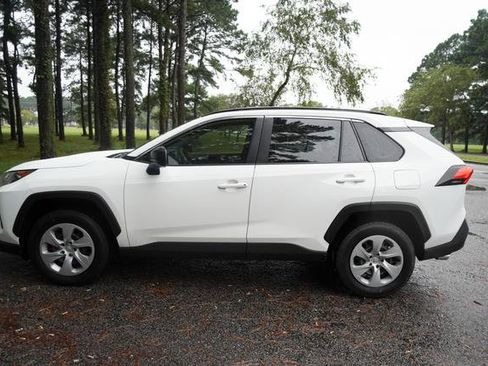 Used 2019 Toyota RAV4 LE image 6