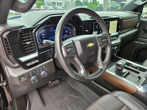 Used 2024 Chevrolet Silverado 1500 High Country w/ Technology Package AWD/4WD image 19
