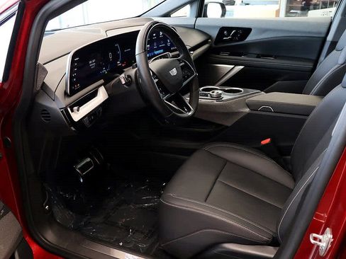 Used 2025 Cadillac Optiq Sport 2 w/ LPO, Floor Liner Package AWD/4WD image 11