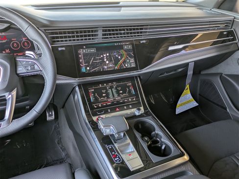 New 2025 Audi RS Q8 performance image 6