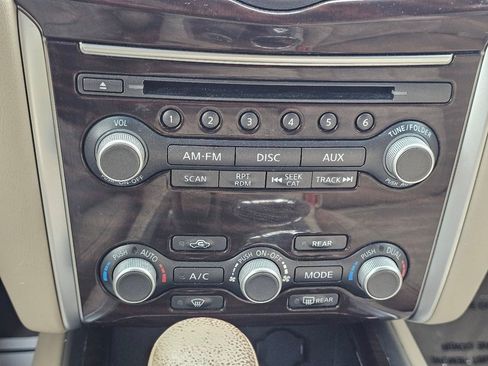 Used 2014 Nissan Pathfinder SL AWD/4WD image 29