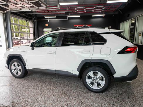 Used 2020 Toyota RAV4 XLE w/ Carpet Mat Package AWD/4WD image 2