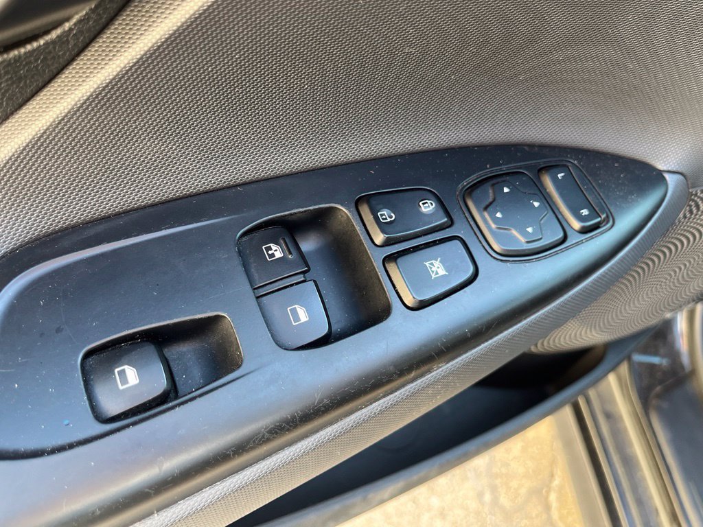 Used 2020 Hyundai Veloster Turbo FWD image 13