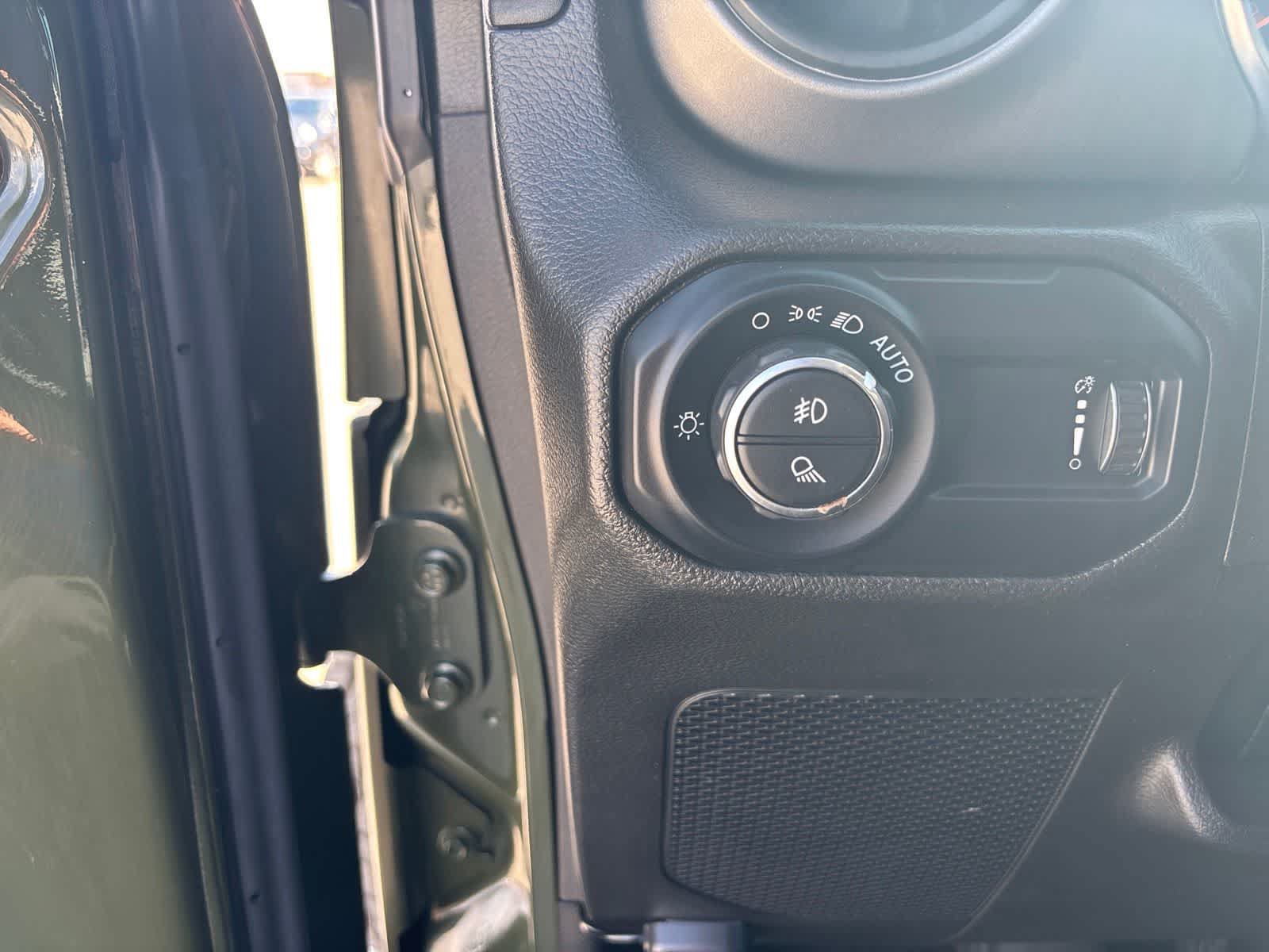 Used 2023 Jeep Gladiator Sport AWD/4WD image 20