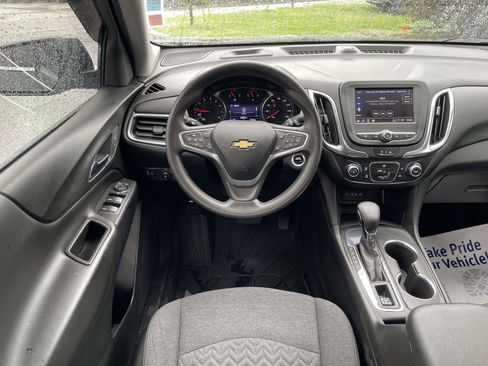 Used 2022 Chevrolet Equinox LT w/ LPO, Floor Liner Package FWD image 2