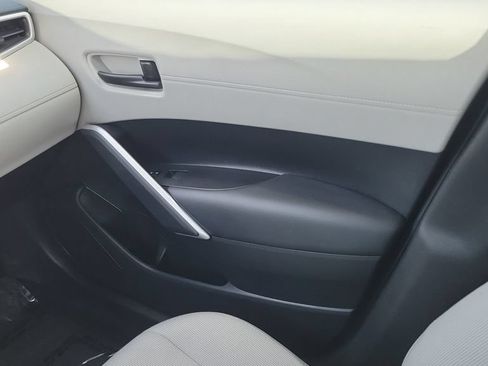 Certified 2025 Toyota Corolla Cross L FWD image 13