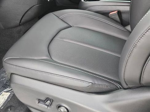 New 2025 Chrysler Pacifica Select w/ Fav Edition Package image 4