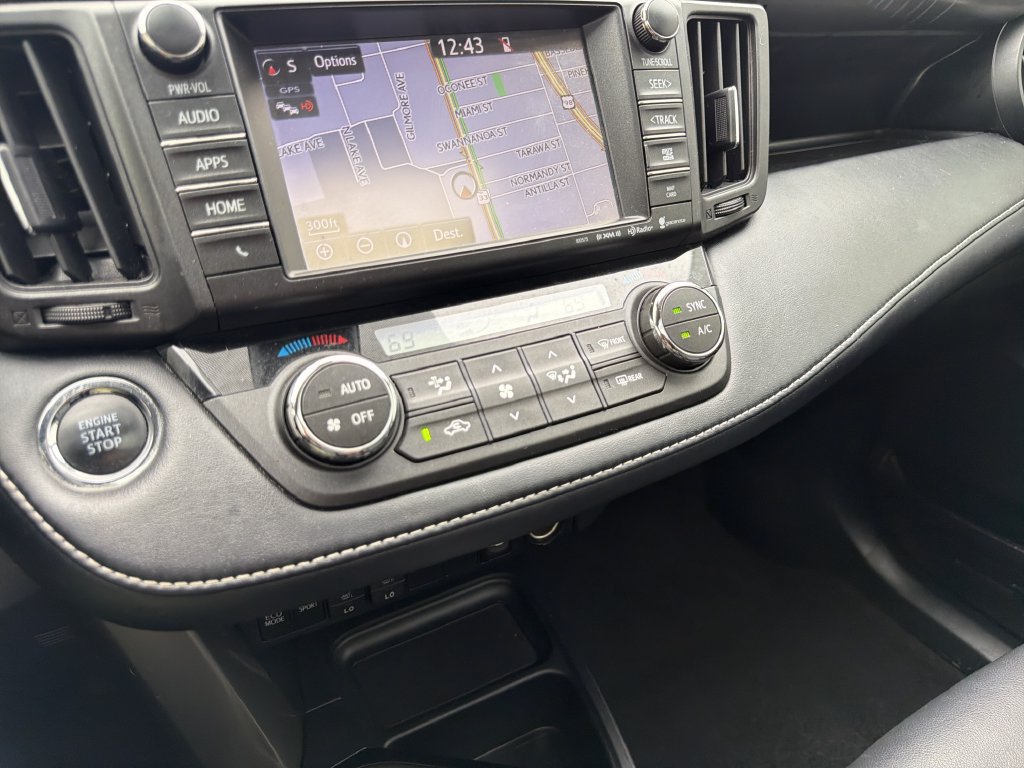 Used 2018 Toyota RAV4 Limited FWD image 27