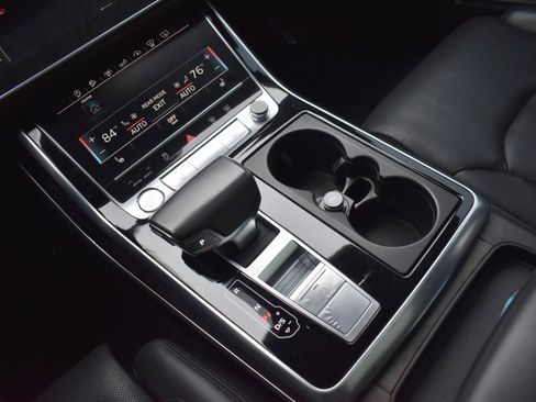 Used 2019 Audi Q8 Prestige w/ Luxury Package image 27