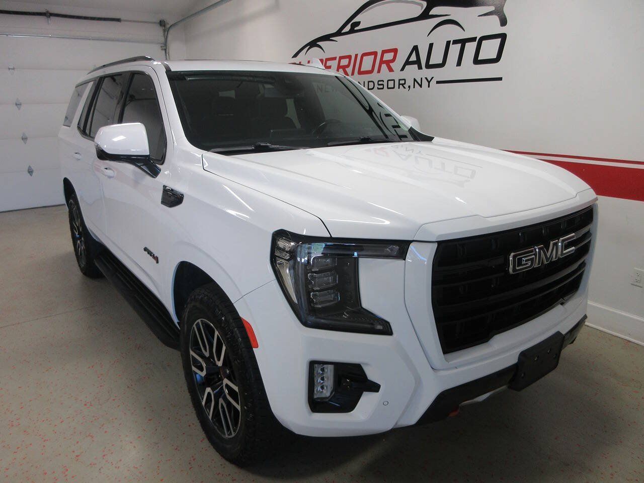 Used 2024 GMC Yukon AT4 w/ Technology Package AWD/4WD image 11