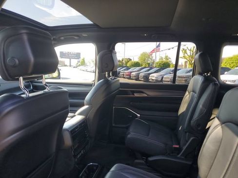 Used 2024 Jeep Wagoneer Series II AWD/4WD image 9