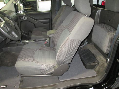 Used 2015 Nissan Frontier SV AWD/4WD image 19