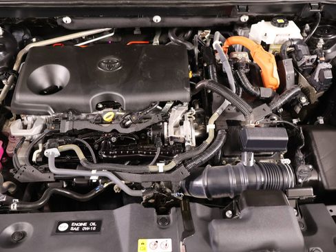 Used 2021 Toyota RAV4 LE AWD/4WD image 18