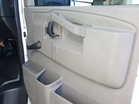 Used 2016 Chevrolet Express 3500 image 19