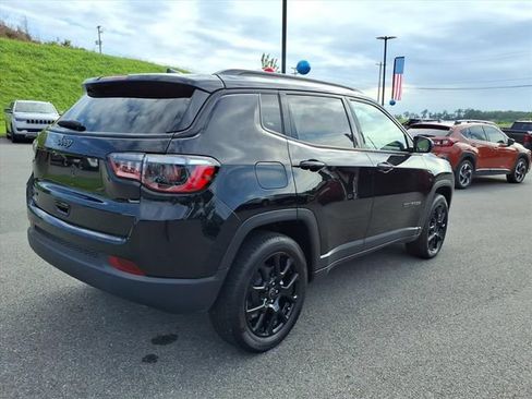 Used 2026 Jeep Compass Latitude AWD/4WD image 6